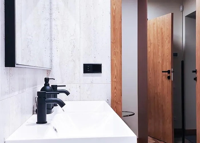 Luka Brown شقة بالانغا